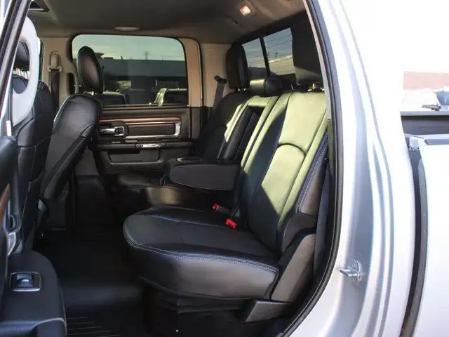 2016 Ram 3500 Laramie 4x4, AISIN, Sunroof, Cooled/Heated Leather in Cars & Trucks in Calgary - Image 17