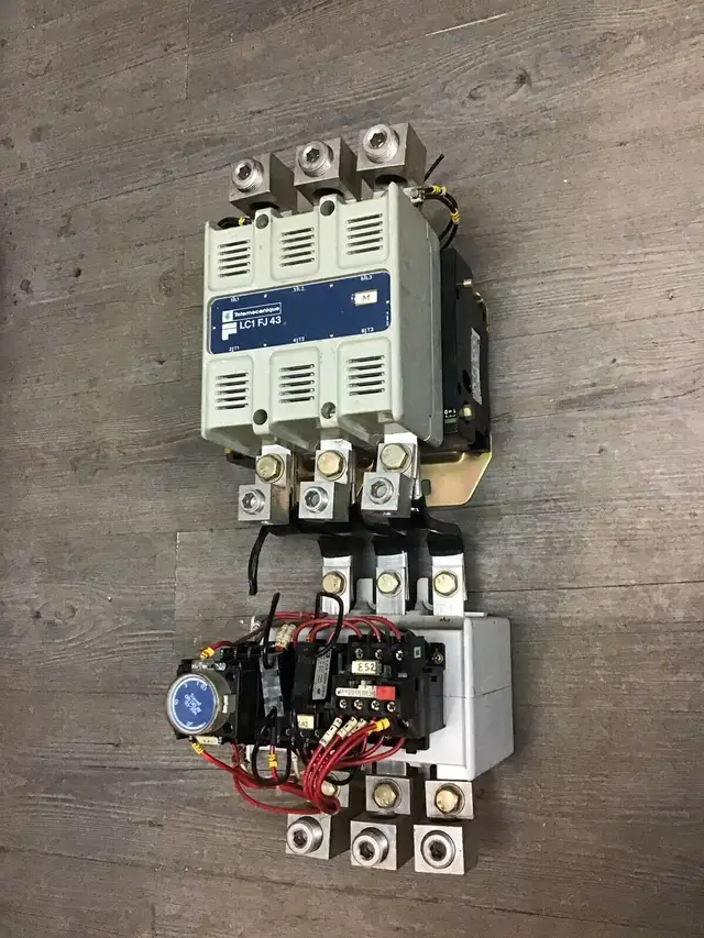 Démarreur Telemecanique 300 HP (LC1FJ43) in General Electronics in Drummondville - Image 2