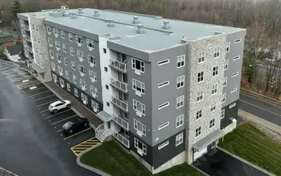 Available August1, with The Hanson Group! This spacious 1-bedroom apartment offers 601 sq ft of mode...