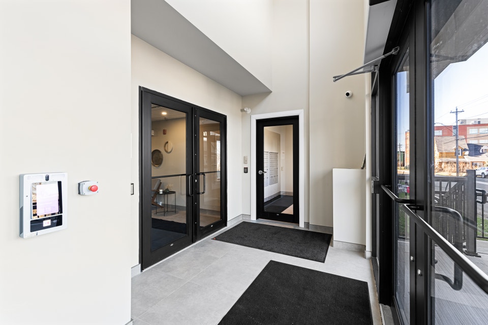 Domaine Sainte Anne - First Month Rent Free + Free Wifi!  Shedia 2