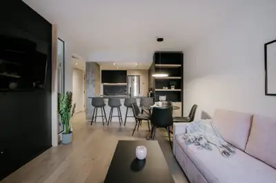 Plusieurs unités meublés et tout inclus dans le quartier Saint-Jean-Baptiste. Cet immeuble en béton...