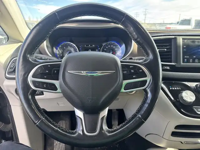 2021 Chrysler Grand Caravan SXT in Cars & Trucks in Calgary - Image 15