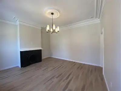 Cozy & Bright 1 Bedroom Apartment Uptown Living at Its Finest! Welcome to your new home on beautiful...