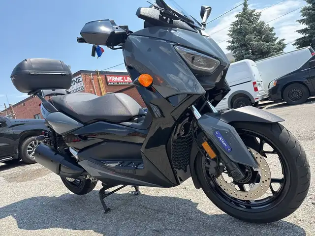 2022 Yamaha XMAX ~ YAMAHA XMAX ~ 300CC ~ COOL SCOOT ~ LOW KMS ~ in Street, Cruisers & Choppers in City of Toronto - Image 30