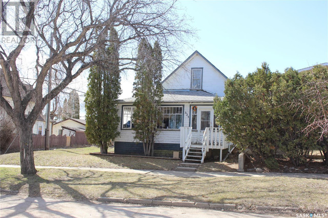 834 6th AVENUE NW Moose Jaw, Saskatchewan in Houses for Sale in Moose Jaw - Image 2