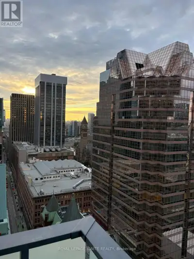 Yonge & Rich! Modern 2 Bedrooms + media , 2 bathrooms 790 Sq. Ft. + 391 Sq Ft Oversized L shape Balc...