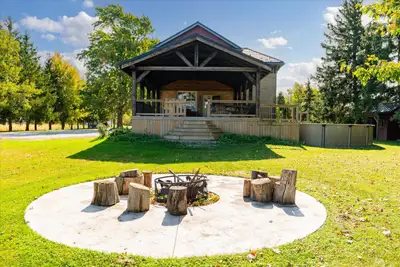 4-bedrooms 2-bathrooms Eat-in kitchen Main floor laundry room Primary bedroom with a 5th bonus bedro...