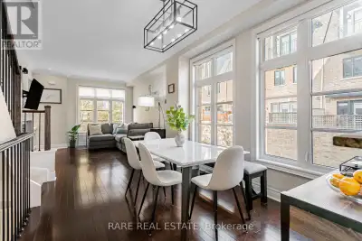 Rarely offered 2,045 Sqft end unit Freehold Townhome in the heart of Mississauga's desirable Applewo...