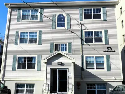 MODERN APARTMENT LIVING IN FAIRVIEW - ONE BEDROOM APARTMENT Quiet and well-maintained three-storey b...