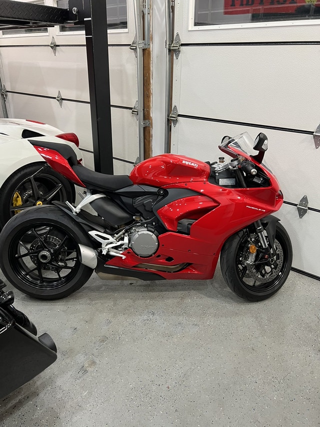 2021 Ducati panigale V2 Sport Bikes Oshawa / Durham Region Kijiji