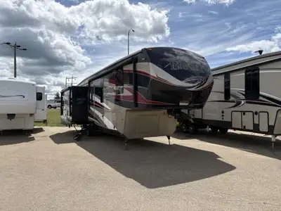 This Spacious 5th Wheel has 4 Slides, an Outdoor Entertainment Center, Sleeps 4 with a King Bed and...