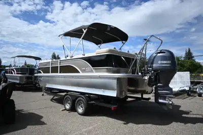 The 2023 SunCatcher Select 322C is a stylish and high-performance pontoon boat that combines luxury,...