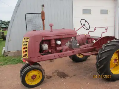 20 Cockshutt, 4 cyl, gas, 1952, works god, needs some work, has a belt pulley, no HST Denis Gallant...