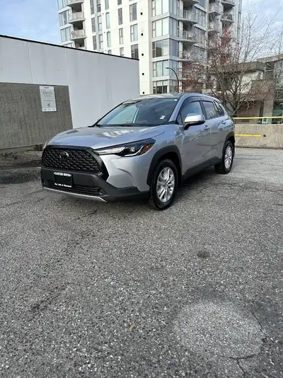 ONE OWNER/NO ACCIDENTS/LOW KM/FULL DEALER SERVICE RECORDS! 2023 Toyota Corolla Cross LE The 2023 Toy...