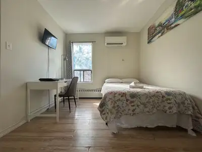 Bright and clean private room available in a shared home located at 3 Pembroke St, right in the hear...