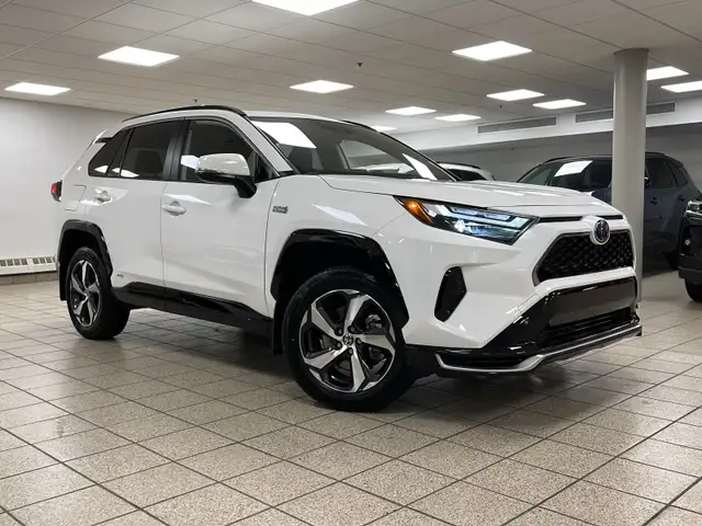 2024 Toyota RAV4 SE
