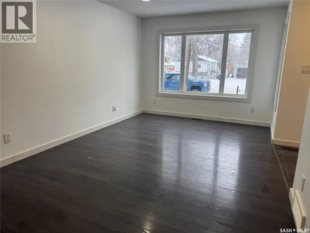 527 Alexandra STREET Weyburn, Saskatchewan in Houses for Sale in Regina - Image 6