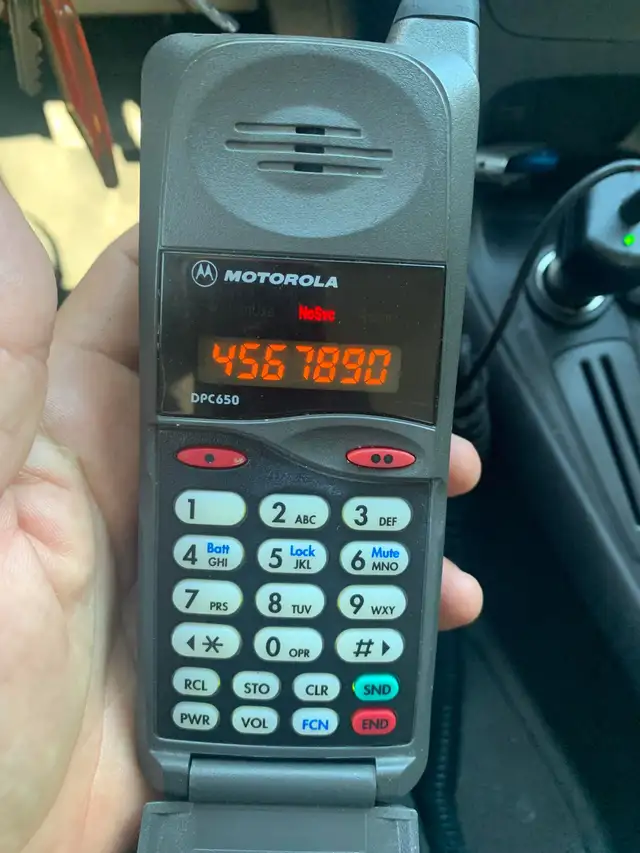 MOTOROLA MICROTAC DPC 650E - BRICK CELL PHONE MOBILE TELEPHONEM