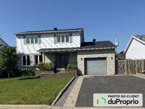 $860,000 - 2 Storey for sale in Varennes — photo 1