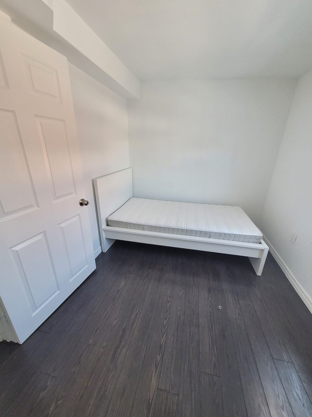 $1000 Bedroom for Rent! Toronto - Downtown - All inclusive in Room Rentals & Roommates in City of Toronto - Image 2