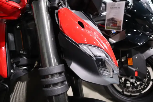 2024 Ducati Streetfighter V4 Red in Sport Touring in Edmonton - Image 4