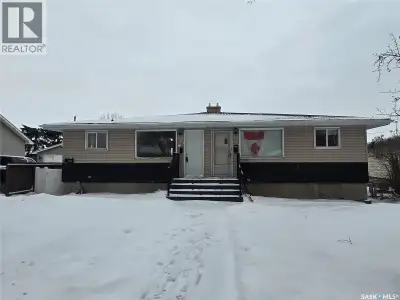 Both sides Duplex – Strong Investment Opportunity, Well-maintained and nicely updated duplex located...