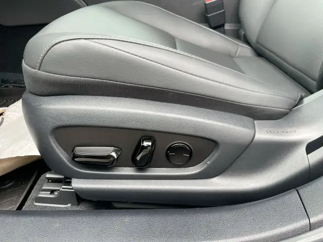2024 Lexus ES 350 Premium / Cuir / Toit ouvrant / Camera Bien Éq in Cars & Trucks in Laval / North Shore - Image 21