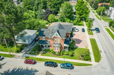 241 Mississaga St W in Houses for Sale in Barrie - Image 4