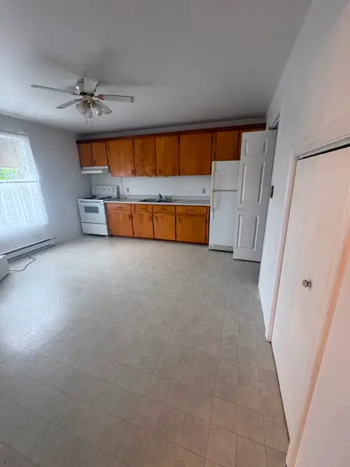 Two story apartment unit in a duplex building. Two bedroom plus a den as well as one washroom. Spaci...