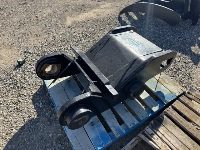 Wedge Coupler to fit Hitachi ZX450 #10248 JPH in Heavy Equipment in Edmonton - Image 5