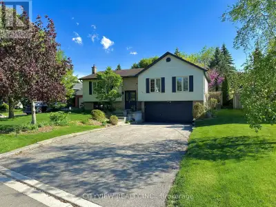 Charming Raised Bungalow in Beautiful Caledonia Nestled On A 1/4 Acre Lot! Stylishly Renovated 5 Bed...
