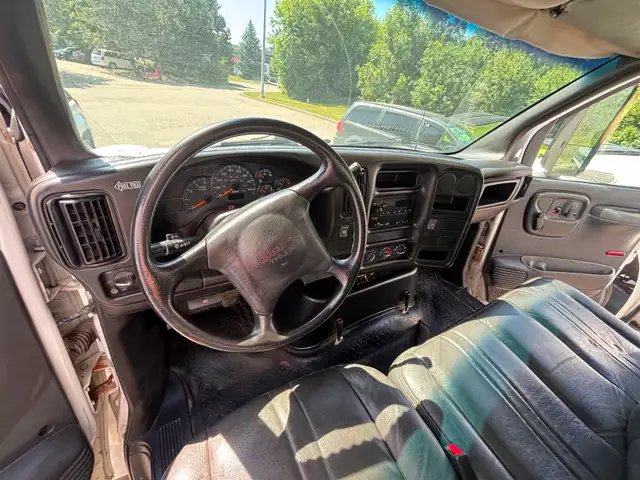 2006 GMC C7500 24' Truck in Cars & Trucks in Hamilton - Image 11