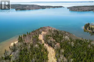 Imagine waking up to these views every morning! Nestled into a private subdivision on the banks of C...