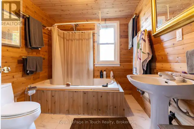 1276 ISLAND 980 Georgian Bay (Baxter), Ontario in Houses for Sale in Muskoka - Image 13