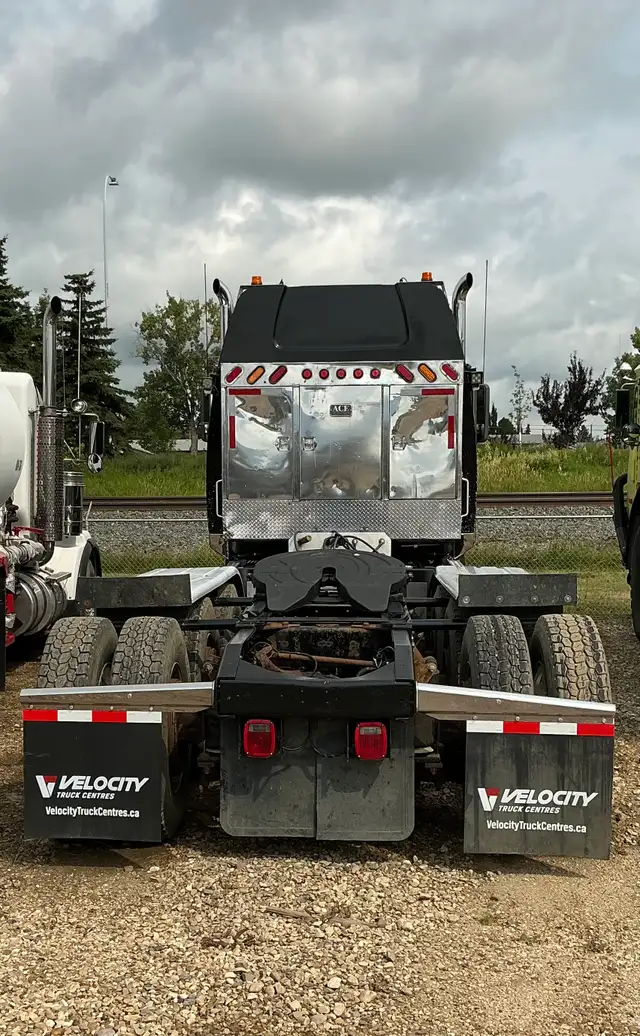 2014 Western star 4900 SB Tri-Drive Sleeper Truck Tractor in Heavy Equipment in St. Albert - Image 4