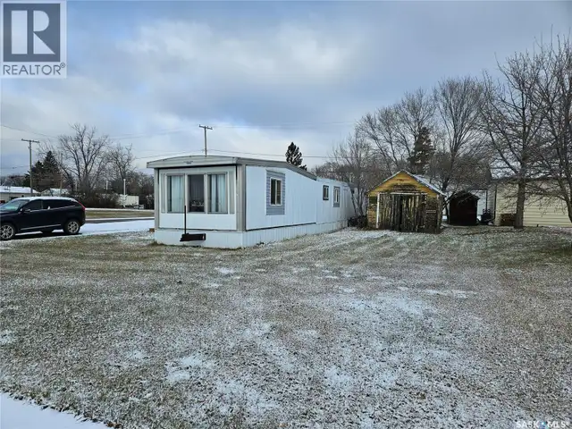 702 Railway AVENUE Arcola, Saskatchewan in Houses for Sale in Regina - Image 5