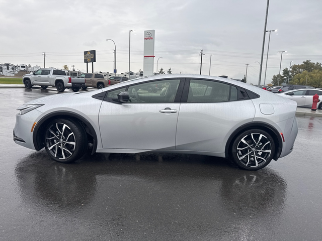 2026 Toyota Prius Plug-In Hybrid XSE SUNROOF / HEATED STEERING W in Cars & Trucks in Cranbrook - Image 3