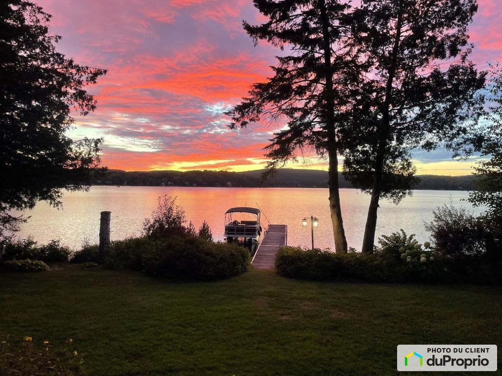 $1,350,000 - Bungalow for sale in St-Hippolyte — photo 1