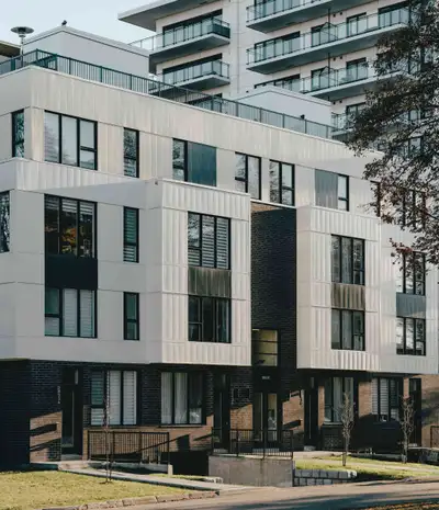 CONDO HAUT DE GAMME | CONSTRUCTION RÉCENTE | TERRASSE PRIVÉE
