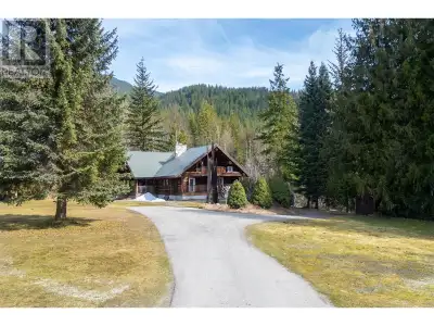 Beautiful Log Home with Breathtaking Mountain Views on 1 acre of land within the city limits of Reve...