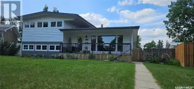 This beautiful 4 level split home located in a quiet mature neighborhood ,offers generous living spa...