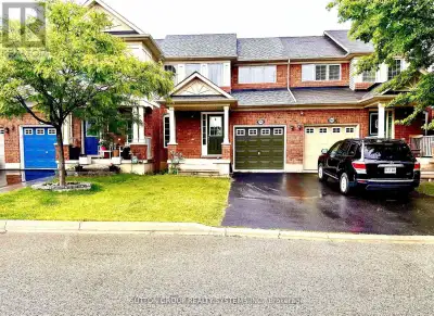 Bright 3 Bedroom Freehold Townhome In Desirable Bronte Creek/Palermo. Open Concept Main Floor. Nicel...