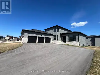 TAKE ADVANTAGE OF ENHANCED HST REBATE!! LOCATED IN THE MASTERS AT LORA BAY. Discerning home buyers a...