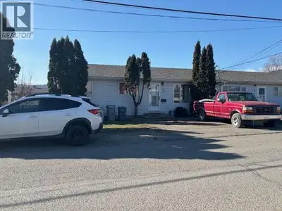 Court Order Sale. Fixer-Upper Half-Duplex 3 bedrooms and 1 bath.. Ideal for investors. Suite potenti...