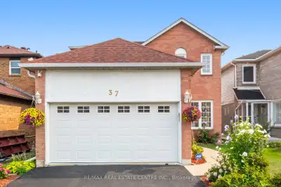 Detached Home in Prime Fletcher's Creek South Area of Brampton.This beautifully maintained home offe...