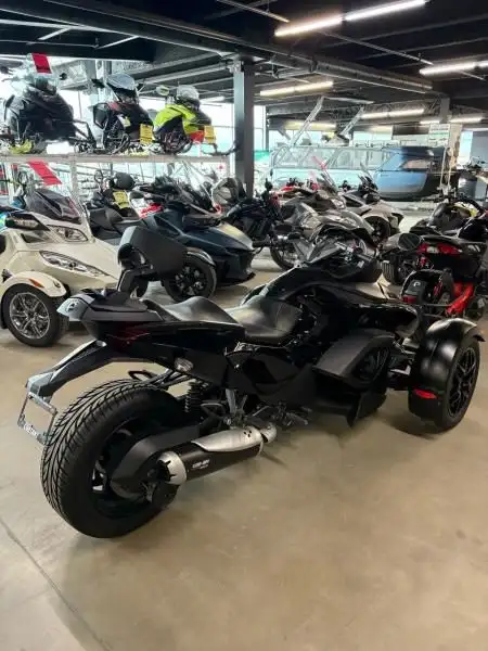 2012 Can-Am Spyder RS-S (SM5) in Sport Touring in West Island - Image 4