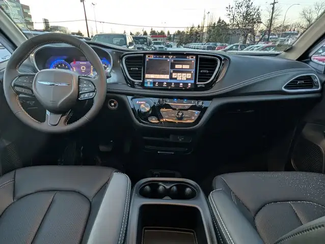 2026 Chrysler Pacifica Select in Cars & Trucks in Edmonton - Image 23