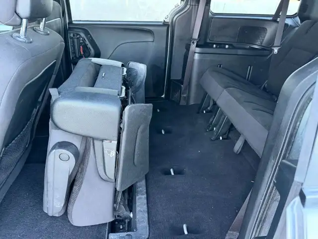 2018 DODGE Grand Caravan SXT in Cars & Trucks in Laval / North Shore - Image 16