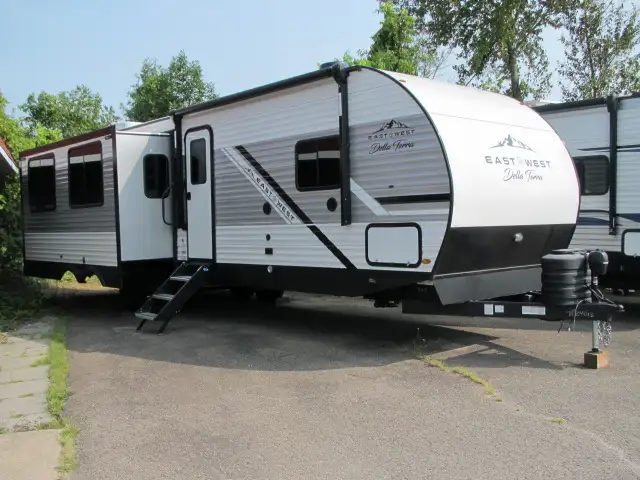 2026 GET PRE-APPROVED BEFORE YOU SHOP- SAVE LARGE-EASY FINANCING in Travel Trailers & Campers in Ottawa - Image 10