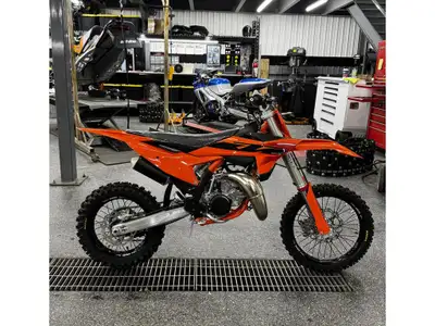 2025 KTM 85 SX 17/14 KTM 85 SX 17/14 17/14 2025 Les photos peuvent être à titre indicatif et sans in...
